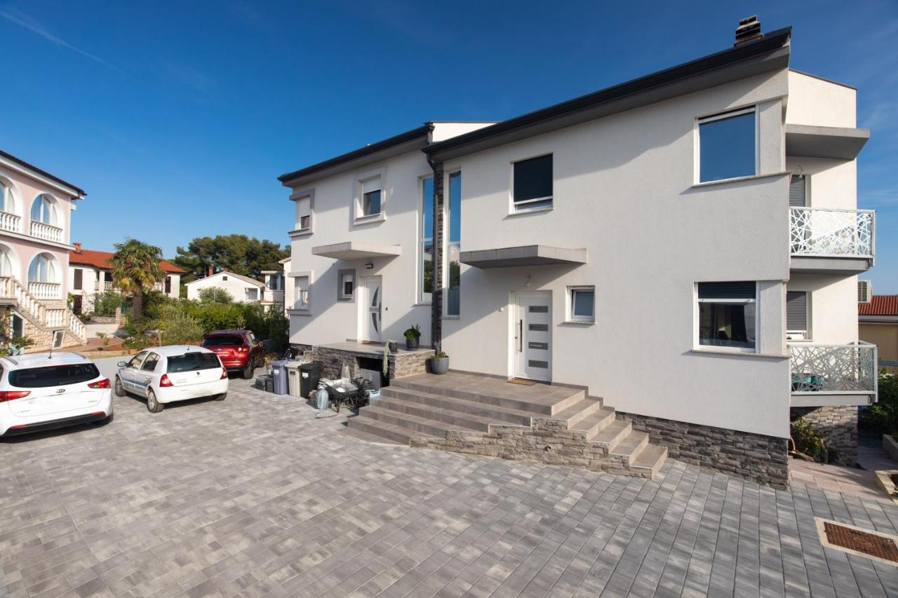Apartment Odore Di Mare With Beautiful Garden Krk Town Exterior foto